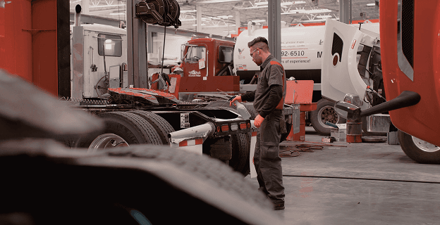 Flat Rate Versus Hourly. Which Is Right for Your Truck Dealership?